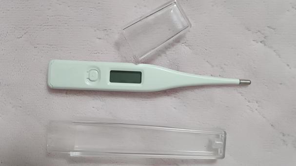 一家に一台体温計は必需品 一家に一台体温計は必需品 体温計,電子体温計,健康の写真素材