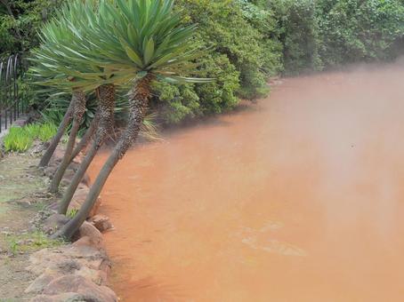 温泉 血の池地獄 地獄めぐり 地獄めぐり,赤い池,湯気の写真素材