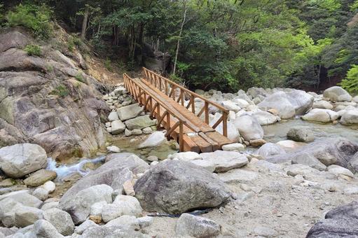 木の橋 木の橋,木道,渓流の写真素材