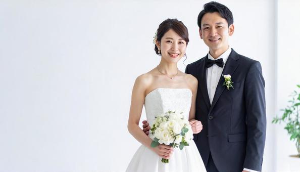ウエディングブーケを持った花嫁と花婿 ウエディングブーケを持った花嫁と花婿の写真