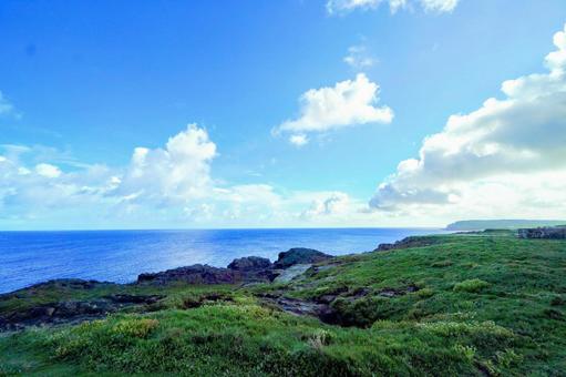沖縄・与那国島の久部良から見る海 沖縄・与那国島の久部良から見る海の写真