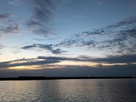 夜明け 夜明け 夜明け,朝焼け,海の写真素材