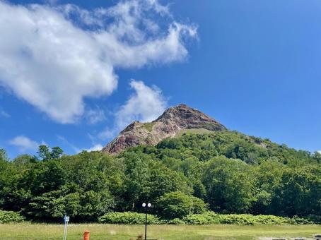 夏の青空と新緑に映える昭和新山 昭和新山,有珠山,火山の写真素材