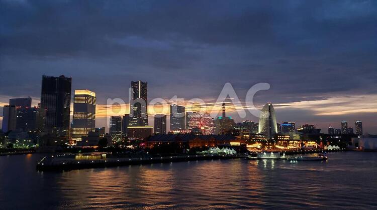 横浜／べイエリア夕暮れ／YOKOHAMA 横浜,みとなとみらい,海の写真素材