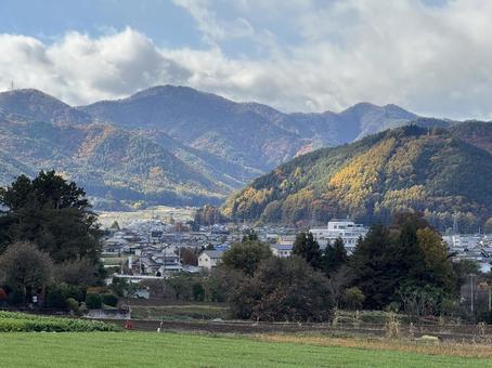 晩秋の畑と塩尻市(2025) 晩秋,11月,秋の写真素材