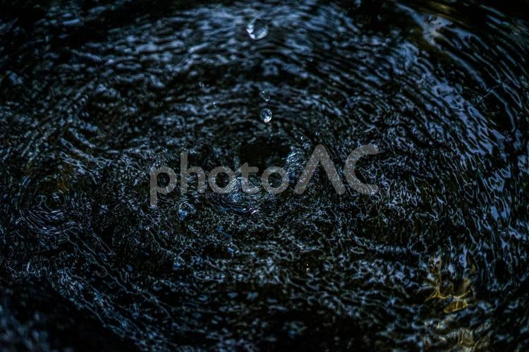弾ける水のスローシャッター撮影 水,水滴,スローシャッターの写真素材