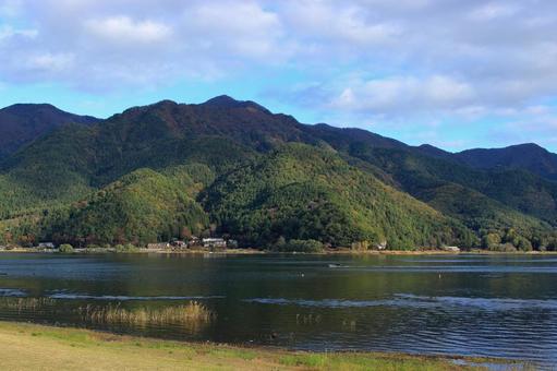 秋の河口湖周辺 秋の河口湖周辺 河口湖周辺,河口湖,湖の写真素材