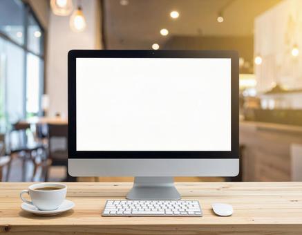 カフェの中のパソコンの白い画面の写真素材 カフェの中のパソコンの白い画面の写真素材の写真
