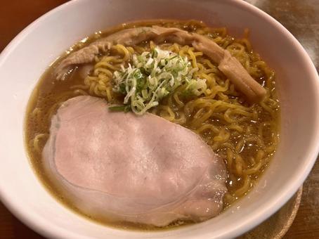 醤油ラーメン 醤油ラーメンの写真