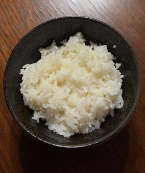 R7.8.4 あきたこまちご飯の茶碗飯 R7.8.4 あきたこまちご飯の茶碗飯の写真