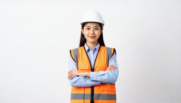 胸に手を当てる作業着の日本人女性 胸に手を当てる作業着の日本人女性の写真