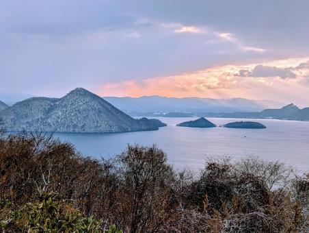 朝日の洞爺湖 洞爺湖,北海道,湖の写真素材