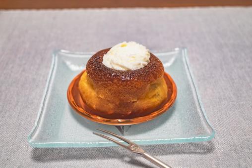 ラム酒のケーキのアップ写真 ラム酒のケーキのアップ写真 スイーツ,ケーキ,フォークの写真素材