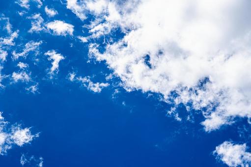 蒼天の青空と白い雲 蒼天の青空と白い雲の写真
