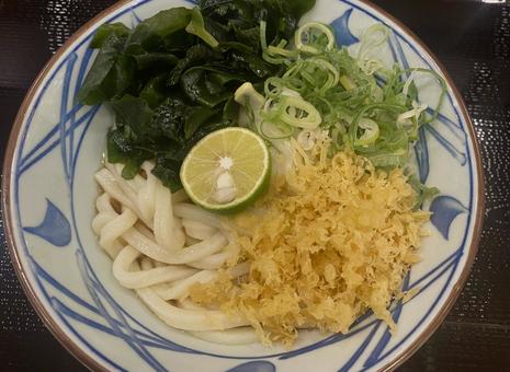 うどん すだち 揚げ玉 うどん すだち 揚げ玉の写真