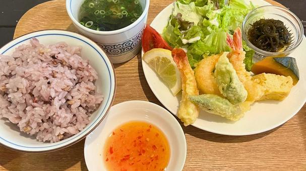 A colorful Japanese set meal plate, JPG