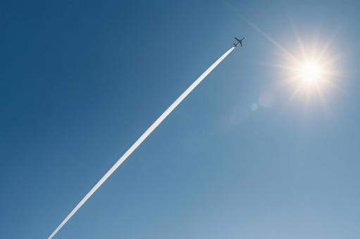 蒼空飛行機雲の写真