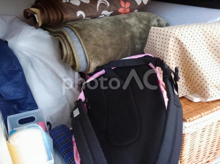 荷物いっぱいの押し入れ 荷物,いっぱい,汚いの写真素材