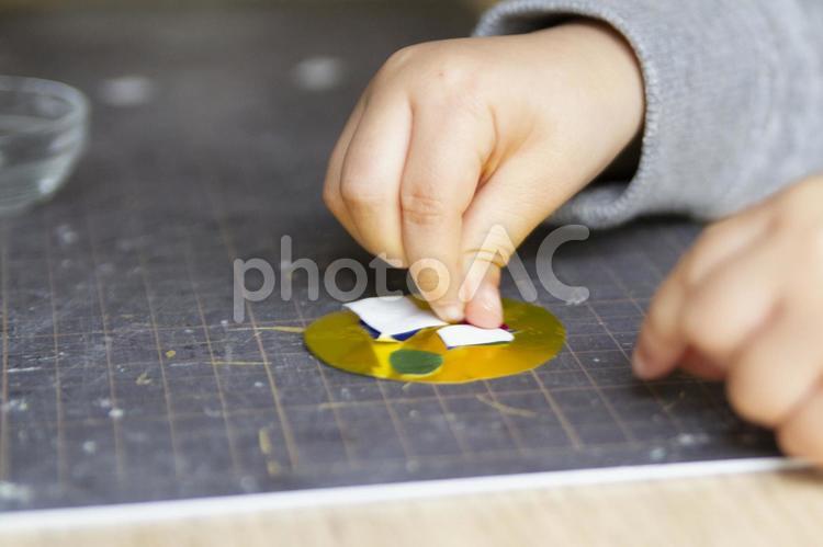 こども　はじめての工作 こども,2歳,幼児の写真素材