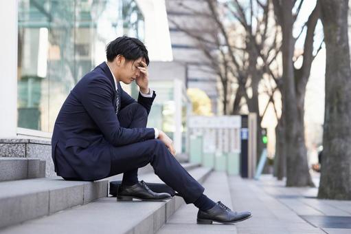 불안하고 고민하는 일본인 남성 사업가, 불안, 고민, 사업, JPG