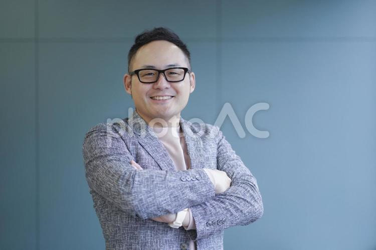 笑顔のオフィス男性 人物,学ぶ,投資の写真素材