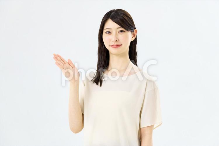 案内するビジネスウーマン　主婦 案内,女性,ビジネスウーマンの写真素材
