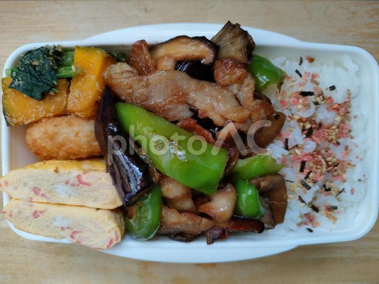 豚バラピーマンなす焼肉のタレ炒め弁当！ お弁当,弁当,手作りの写真素材