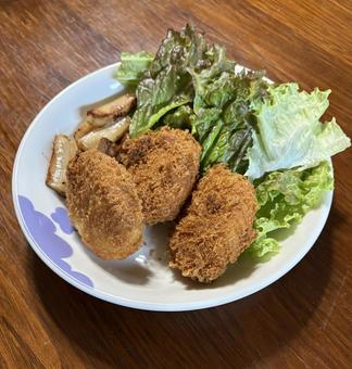 クリームコロッケとレンコン炒めとレタス 夕食,クリームコロッケ,レンコンの写真素材