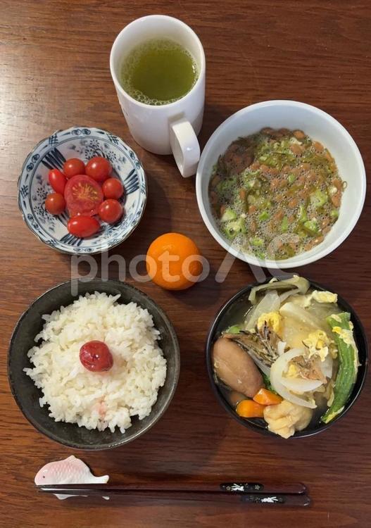 あきたこまちご飯にかつお梅などの朝食 朝食,あきたこまち,ご飯の写真素材