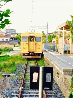 長門本山駅に停車中の電車 山口,山口県,鉄道の写真素材