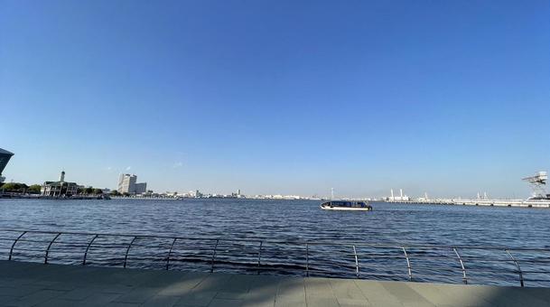 臨港パークのけしき 臨港パークのけしき 臨港パーク,みなとみらい,海の写真素材