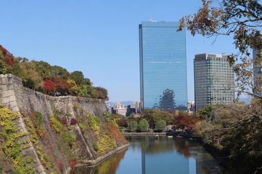 大阪城の堀と高層ビル 大阪城,obp,ビジネスパークの写真素材