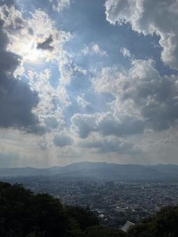 天使の梯子と京都市街 雲,空,青空の写真素材