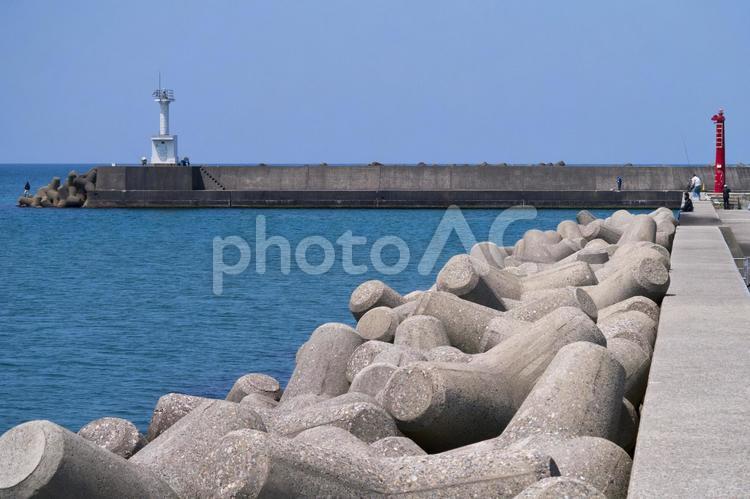 漁港の堤防 滝港,堤防,灯台の写真素材