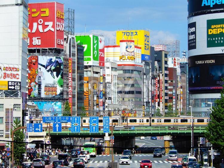 新宿の大ガードを走るJR中央線の車両 新宿,大ガード,jrの写真素材