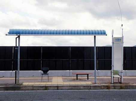 川尻駅バス停 川尻駅バス停 川尻駅バス停留所,広島県呉市川尻町西1丁目,屋根付きバス停の写真素材
