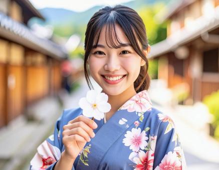 8月の誕生花トルコキキョウと、浴衣の彼女 8月の誕生花トルコキキョウと、浴衣の彼女の写真