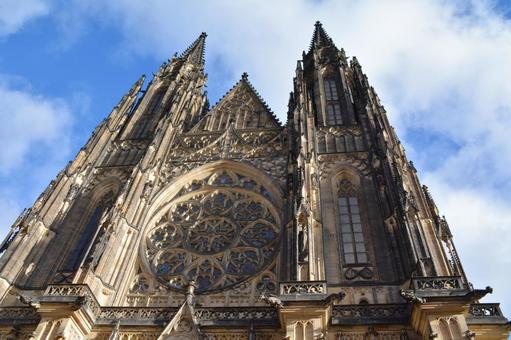 プラハ・聖ヴィート大聖堂の外観と青空 プラハ・聖ヴィート大聖堂の外観と青空 聖ヴィート大聖堂,プラハ,プラハ城の写真素材