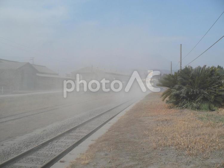 新燃岳噴火　高原駅 新燃岳,噴火,高原駅の写真素材