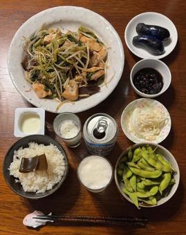 鶏肉と空芯菜と木耳の中華炒めなどの夕食 鶏肉と空芯菜と木耳の中華炒めなどの夕食 夕食,あきたこまち,昆布ご飯の写真素材