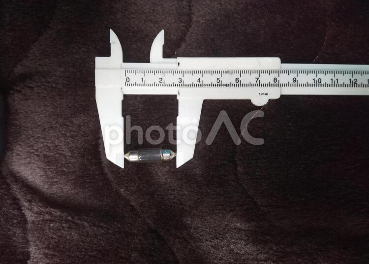 自動車 電球サイズ測定イメージ ランプ,測定,大きさの写真素材