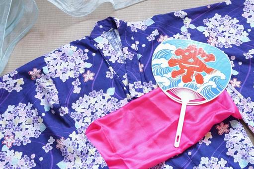 夏祭りのイメージ 紫陽花柄の浴衣とうちわ 夏祭りのイメージ 紫陽花柄の浴衣とうちわ 夏,祭,夏祭りの写真素材