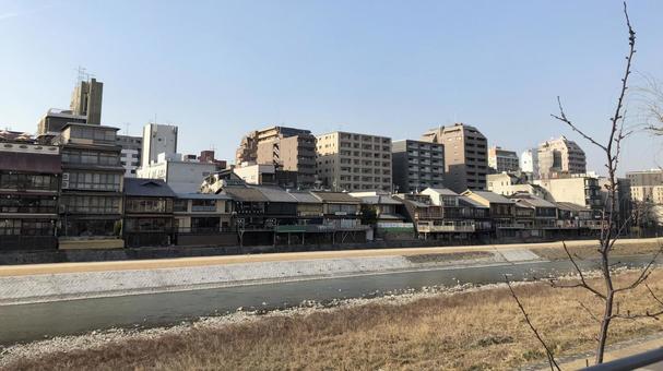 京都・鴨川の風景（冬）の写真