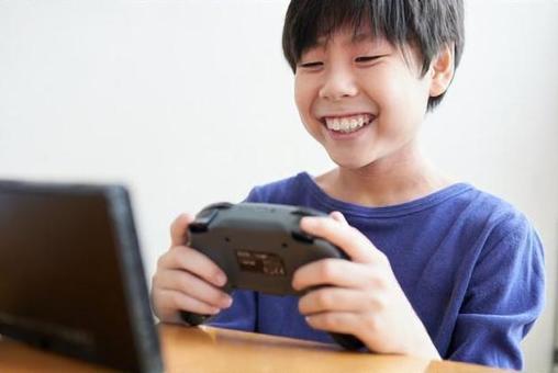 Japanese elementary school students playing games, game, primary school students, children, JPG