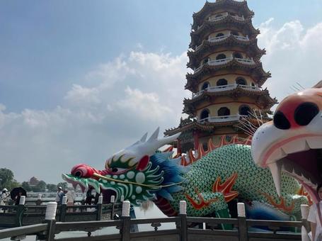龍虎塔 蓮池潭 高雄市 台湾 厄除け 龍虎塔 蓮池潭 高雄市 台湾 厄除け 龍虎塔,蓮池潭,高雄市の写真素材
