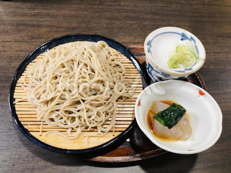 ざるそばと小鉢のセット ざるそば,蕎麦,そばの写真素材