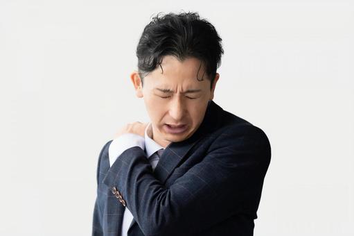 肩こりに悩まされる男性ビジネスマン 肩こりに悩まされる男性ビジネスマン 男性,肩こり,肩の写真素材