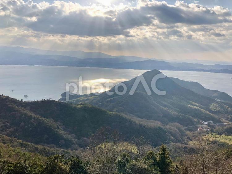 瀬戸内海　大島　雲木漏れ日 瀬戸内海,大島,しまなみの写真素材