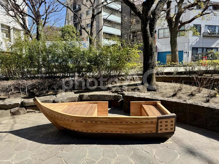 山谷堀公園　猪牙舟を模したベンチ 猪牙舟,ベンチ,椅子の写真素材