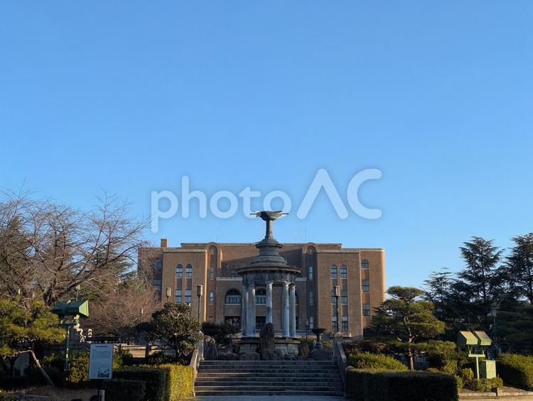 鶴舞公園の噴水塔と名古屋市公会堂 岡谷鋼機名古屋公会堂,鶴舞公園,名古屋市公会堂の写真素材